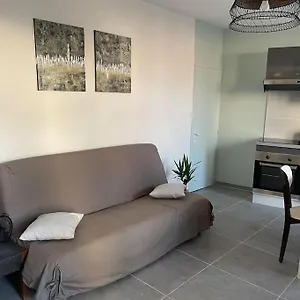 https://sur-la-route-des-vignerons.fr-provencehotel.com